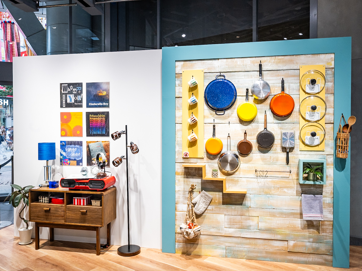 【1F】特別展示「What We Got 〜奇跡はきみと~」レコード、フライパン