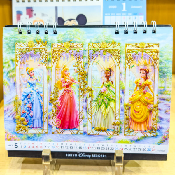 東京ディズニーリゾート卓上カレンダー（イラスト）2026　グランドシャトー　ディズニープリンセス