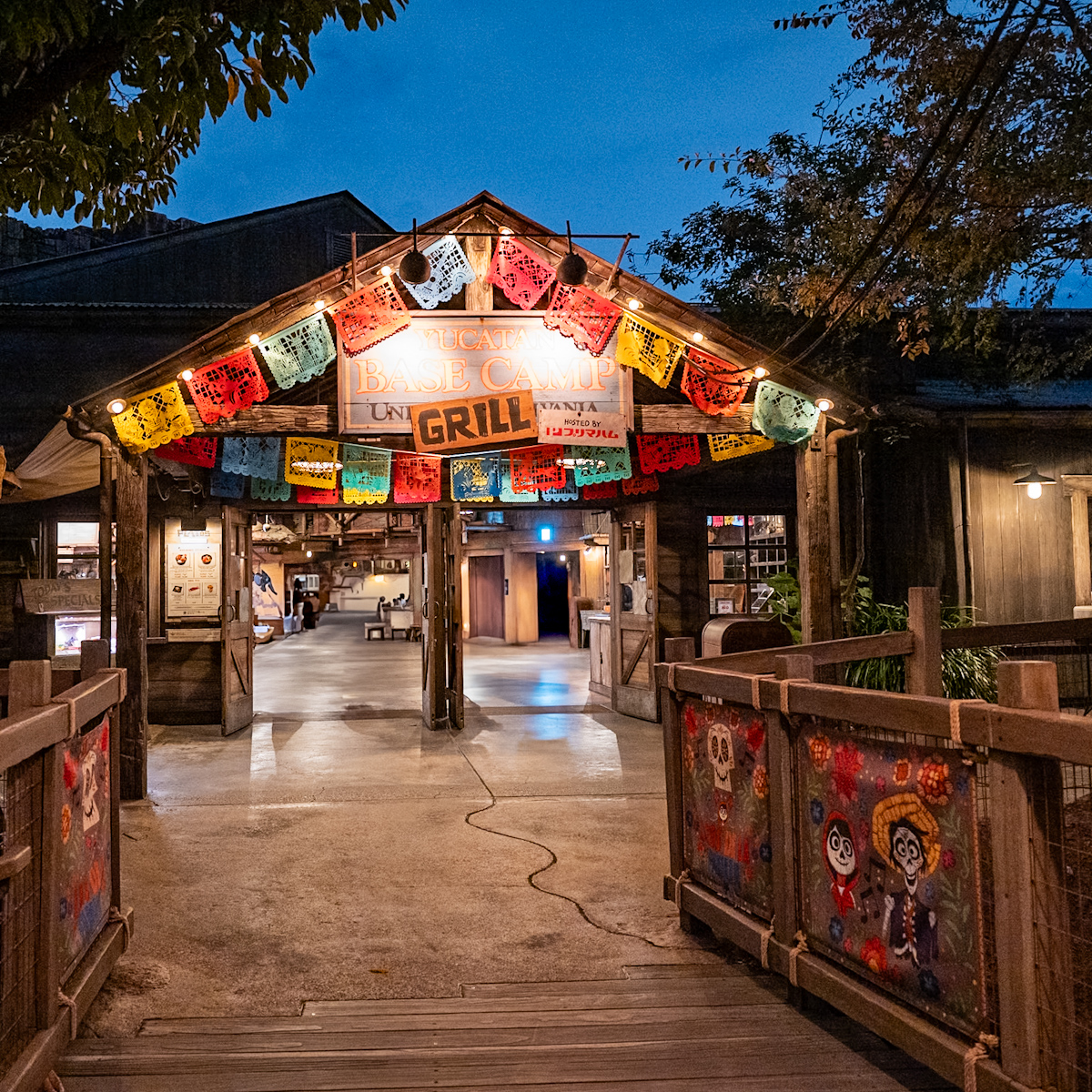 東京ディズニーシー「ラソス・デ・ラ・ファミリア」ユカタン 夜