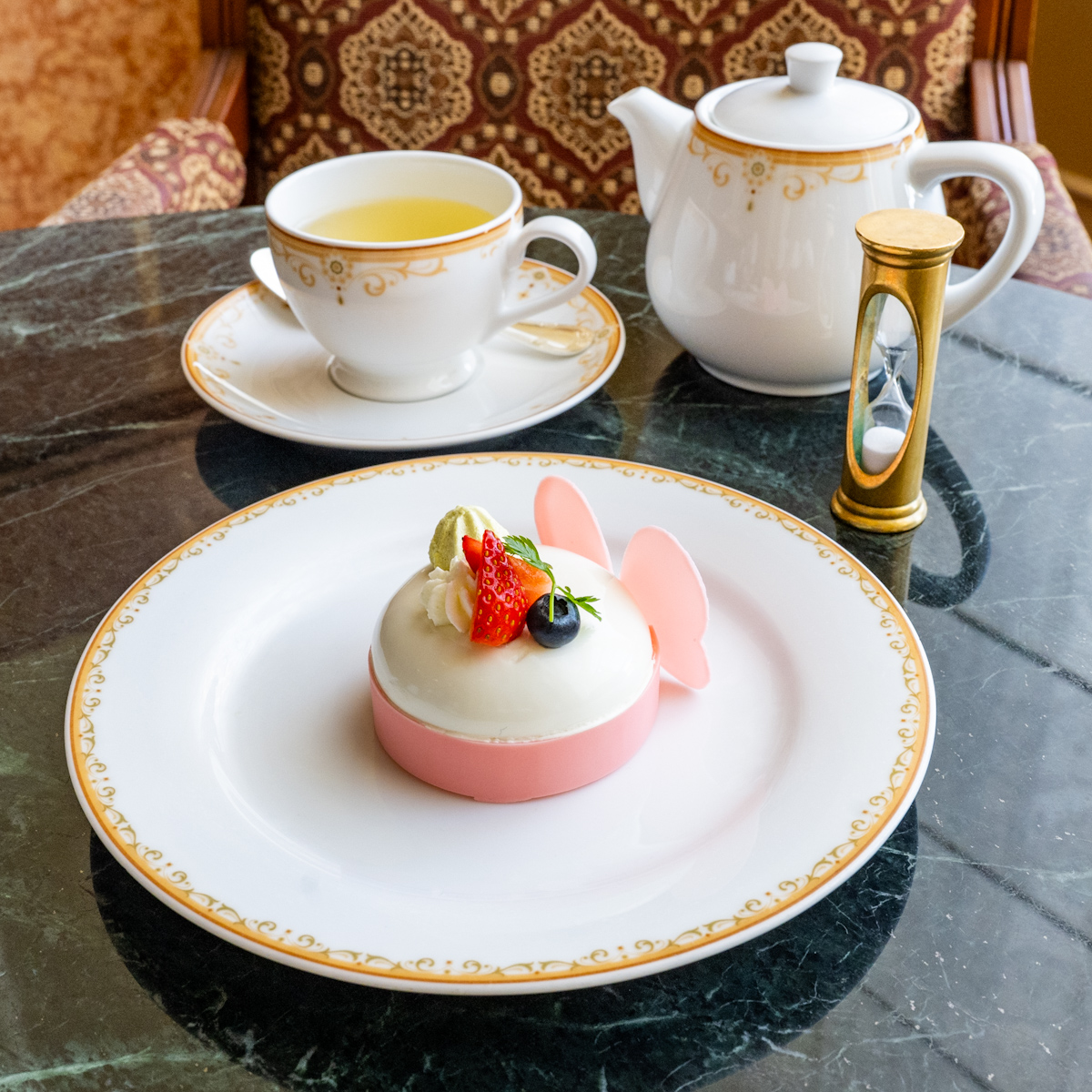 ドリーマーズ・ラウンジ　ケーキセット（チェリーとピスタチオのムース）1
