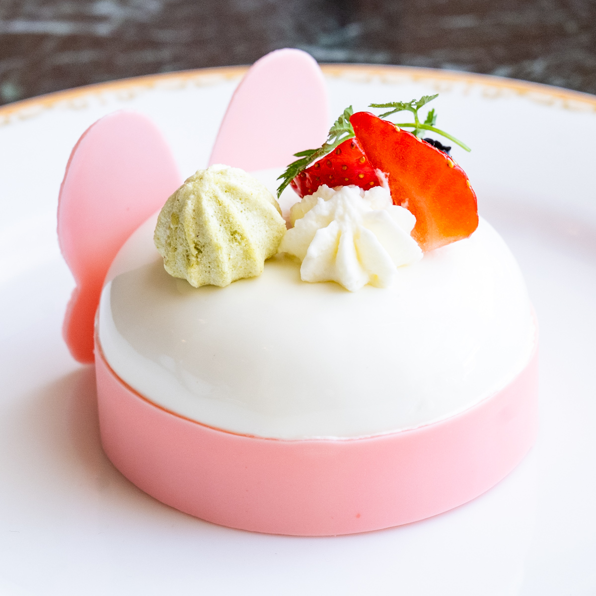 ドリーマーズ・ラウンジ　ケーキセット（チェリーとピスタチオのムース）2