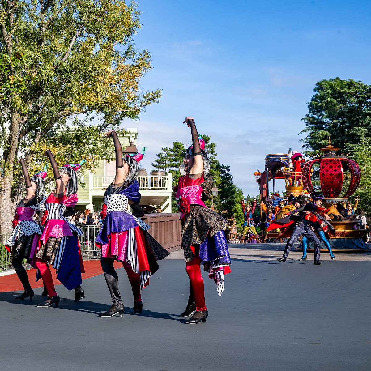 ザ・ヴィランズ・ハロウィーン“Into the Frenzy”ダンサー