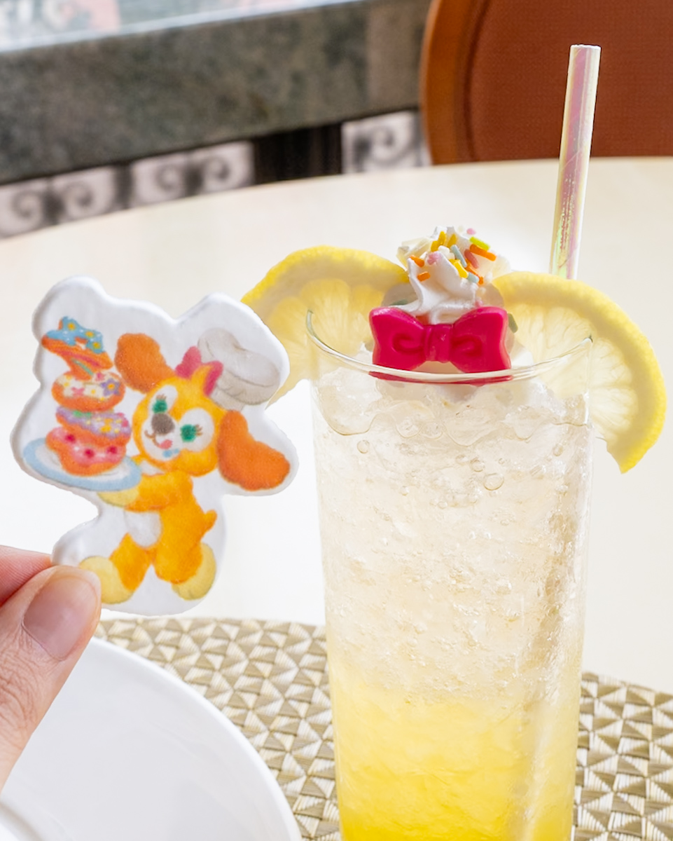 ”ダッフィー＆フレンズのフィルド・ウィズ・ジョイ！”スペシャルドリンク　クッキー・アン砂糖菓子