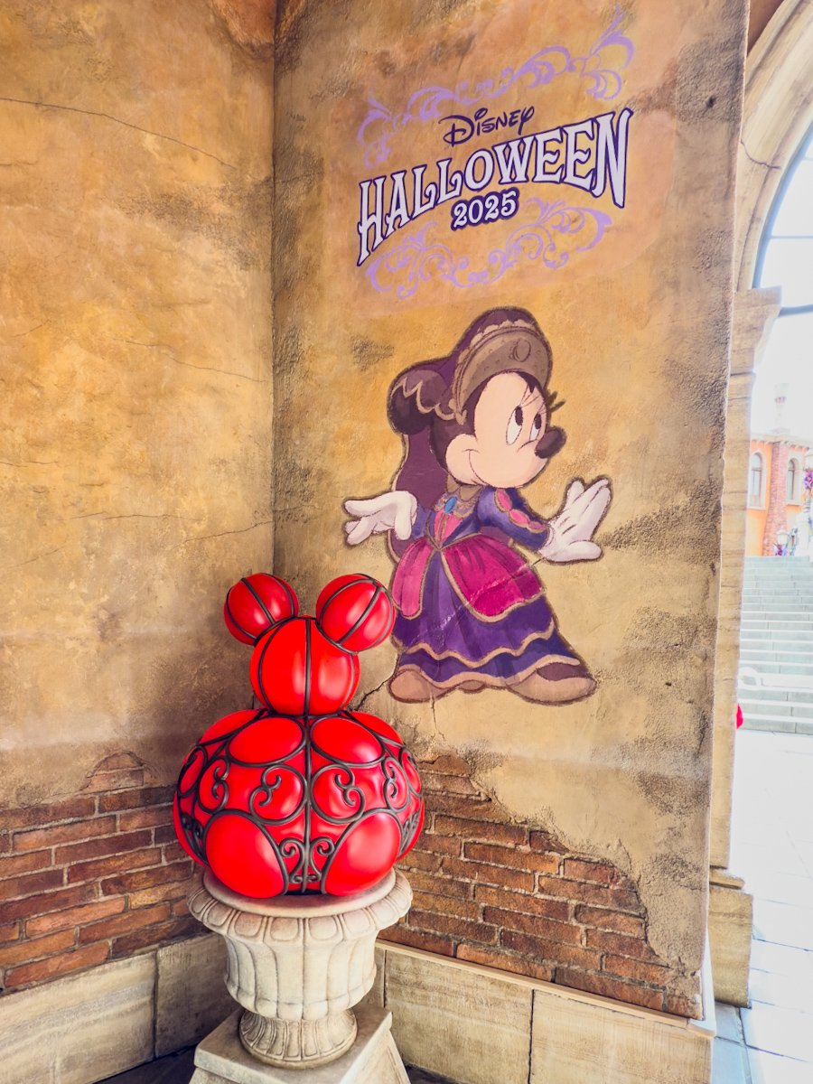 東京ディズニーシー”ディズニー・ハロウィーン2025”デコレーション　ミニー通り（PASSAGGIO MINNI（パッサッジョ・ミンニ）ミニーマウス
