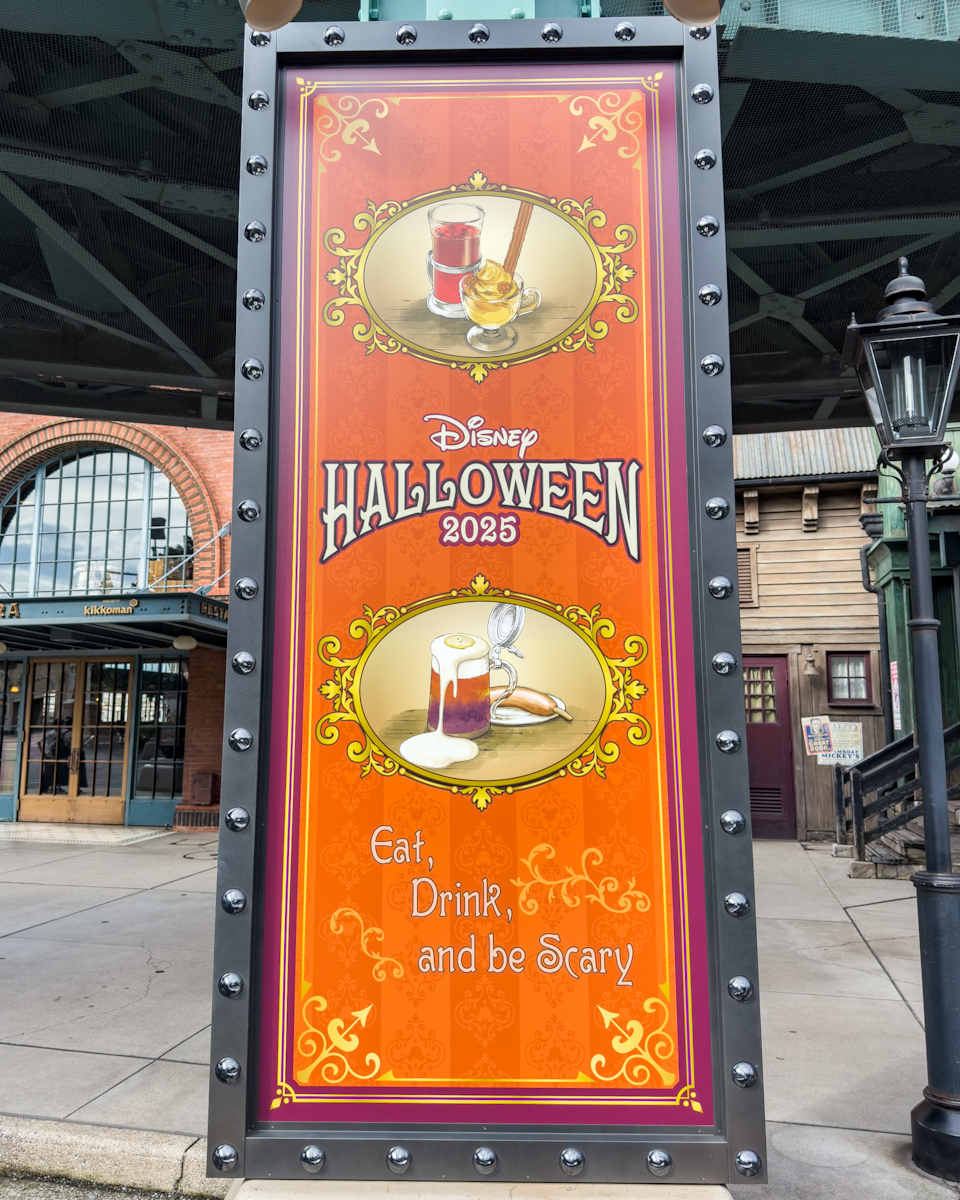 東京ディズニーシー”ディズニー・ハロウィーン2025”デコレーション　高架下デコレーション　バナー