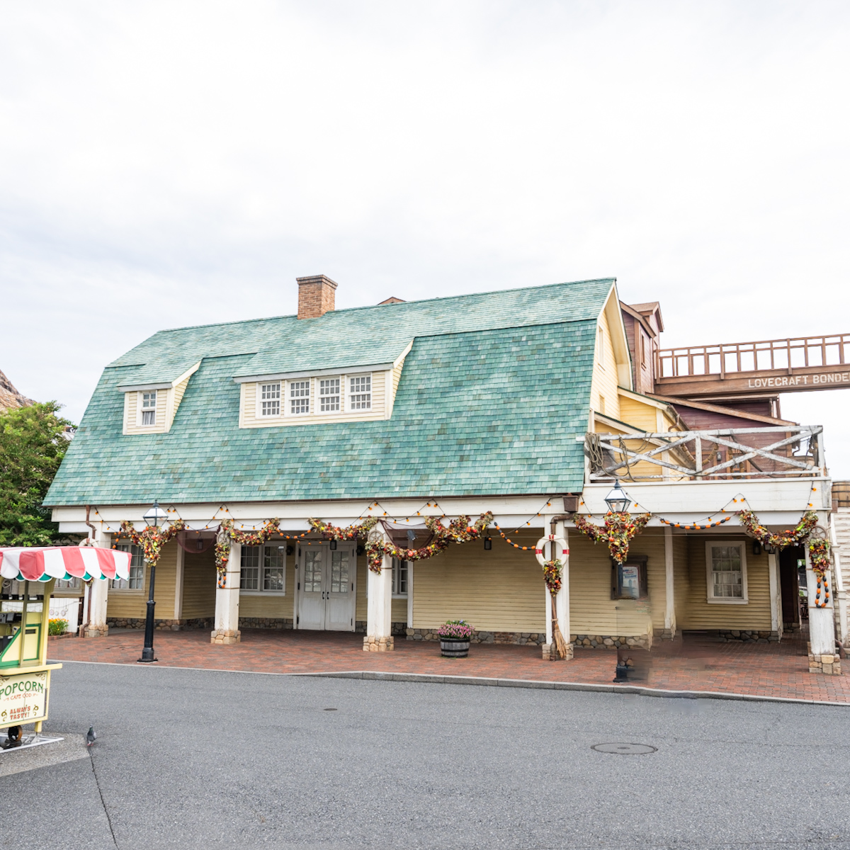 東京ディズニーシー”ディズニー・ハロウィーン2025”デコレーション　アメリカンウォーターフロント　ケープコッド