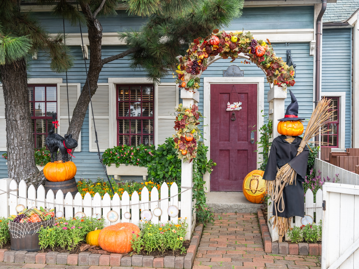 東京ディズニーシー”ディズニー・ハロウィーン2025”デコレーション　アメリカンウォーターフロント　ケープコッド1