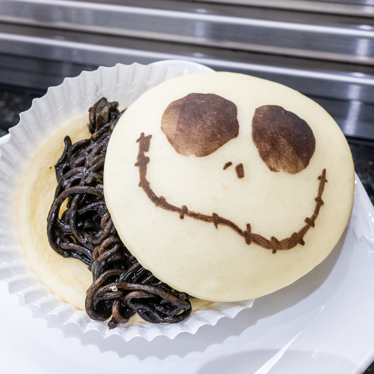 ブラック焼きそばブレッド　ジャック・スケリントン