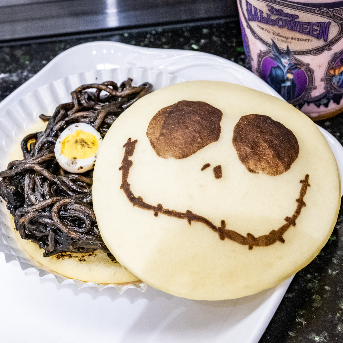 ブラック焼きそばブレッド1