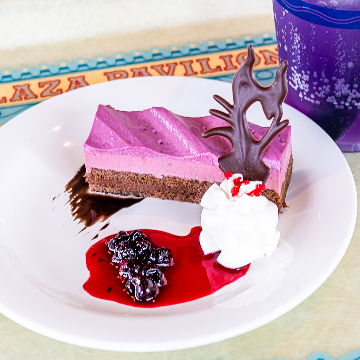 カシスとチョコのケーキ