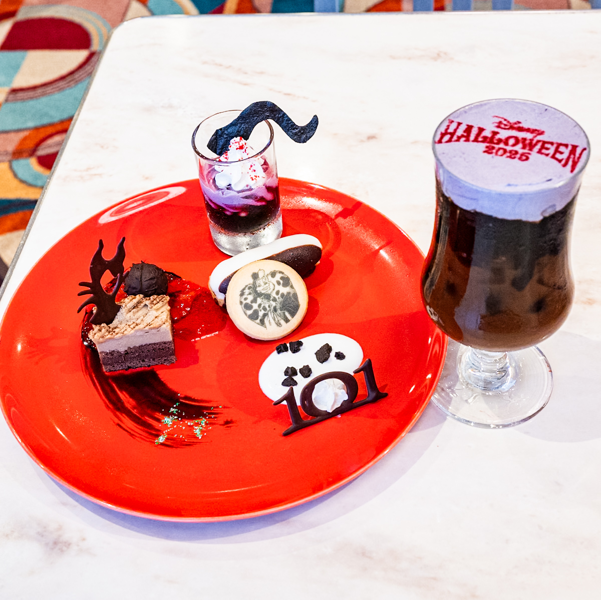 東京ディズニーランド「センターストリート・コーヒーハウス」”ディズニー・ハロウィーン2025”スペシャルデザートセット（14：00〜17：00限定）