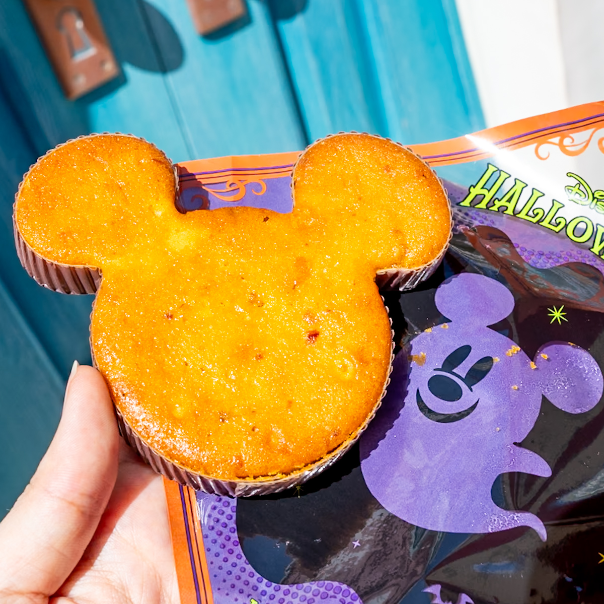 東京ディズニーランド「スウィートハート・カフェ」”ディズニー・ハロウィーン2025”パンプキンマフィン（アーモンド入り）2