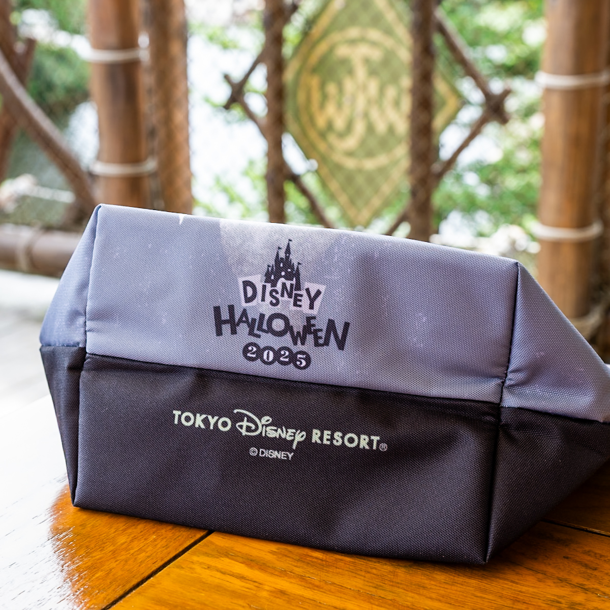 東京ディズニーリゾート“ディズニー・ハロウィーン2025”スーベニアランチケース（ゴースト）底面
