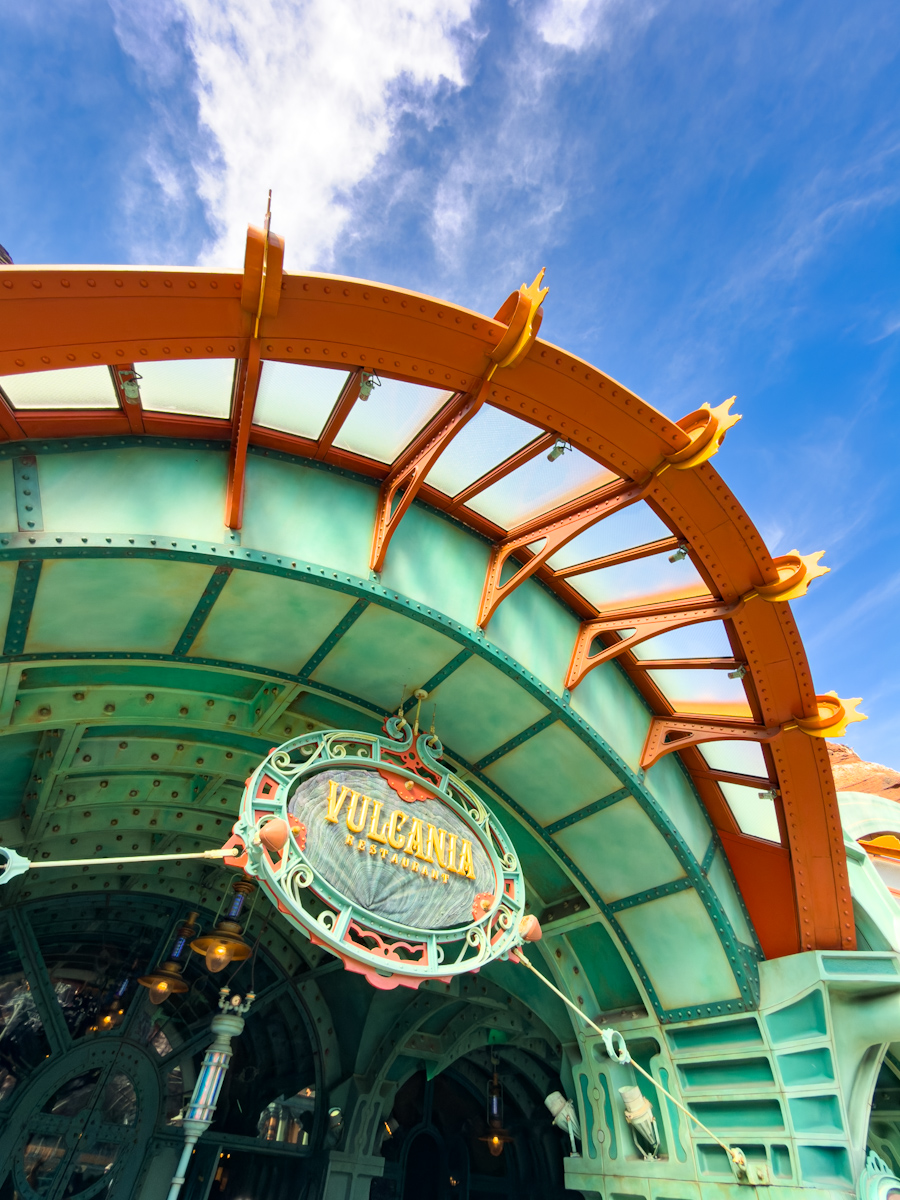 東京ディズニーシー／ミステリアスアイランド「ヴォルケイニア・レストラン」