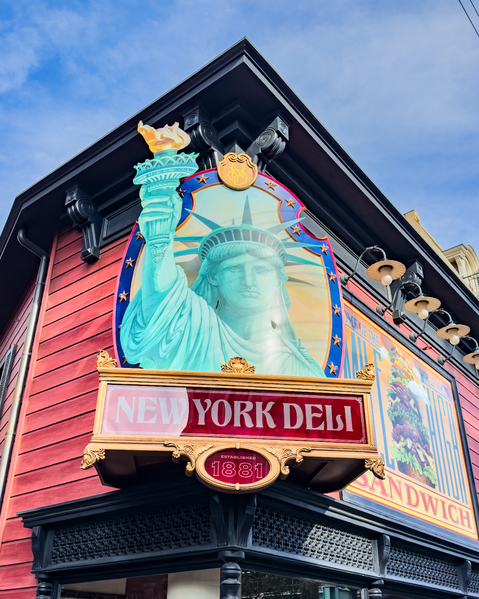 東京ディズニーシー「ニューヨーク・デリ」看板