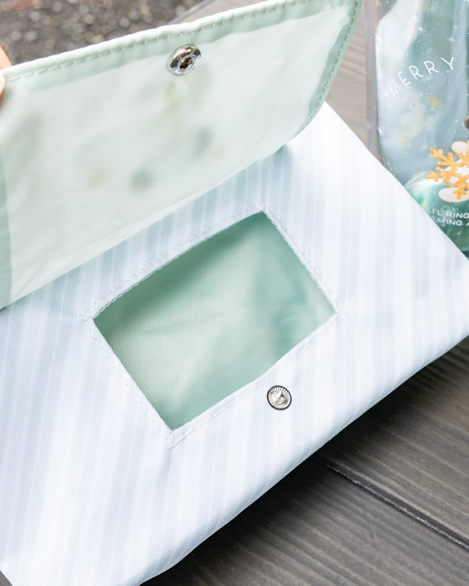 東京ディズニーリゾート“ディズニー・クリスマス2025”スーベニアおてふきキャリー 内側