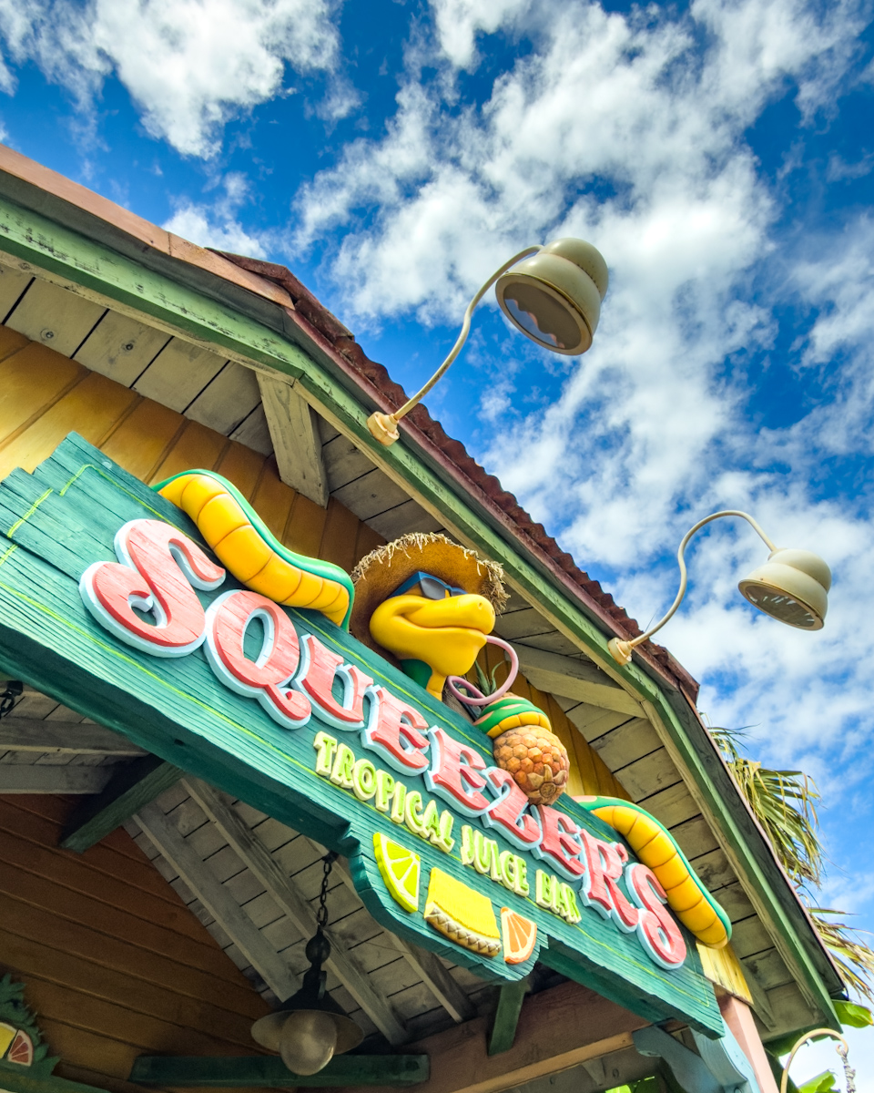 東京ディズニーランド

／アドベンチャーランド「スクウィーザーズ・トロピカル・ジュースバー」