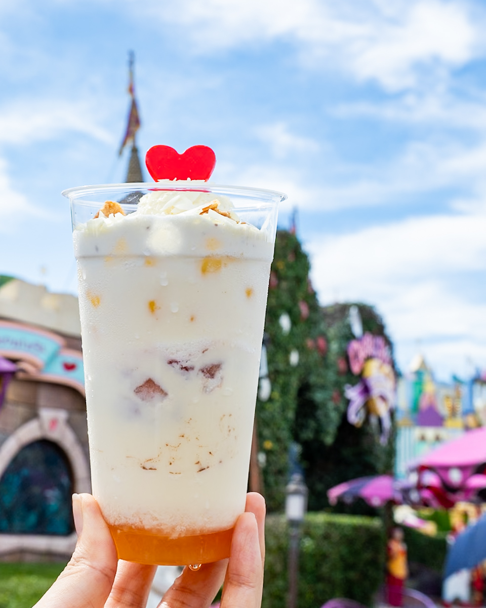 東京ディズニーランド「クイーン・オブ・ハートのバンケットホール」クイーン・オブ・ケーキドリンク（アップルパイ）2