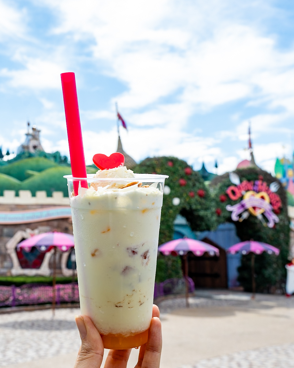 東京ディズニーランド「クイーン・オブ・ハートのバンケットホール」クイーン・オブ・ケーキドリンク（アップルパイ）1