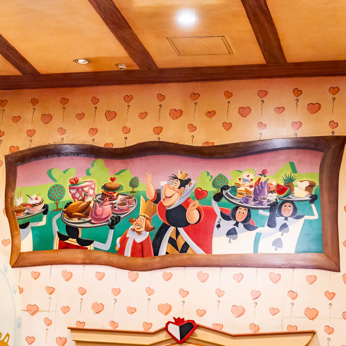 東京ディズニーランド／ファンタジーランド「クイーン・オブ・ハートのバンケットホール」1