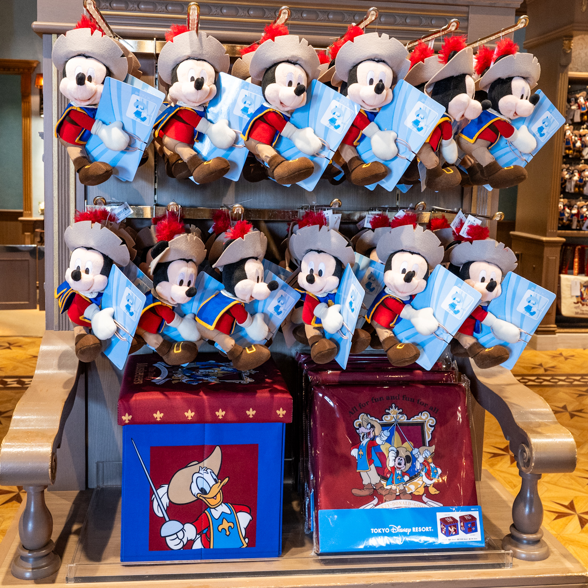 東京ディズニーリゾート「ミッキー、ドナルド、グーフィーの三銃士」グッズ・お土産まとめ