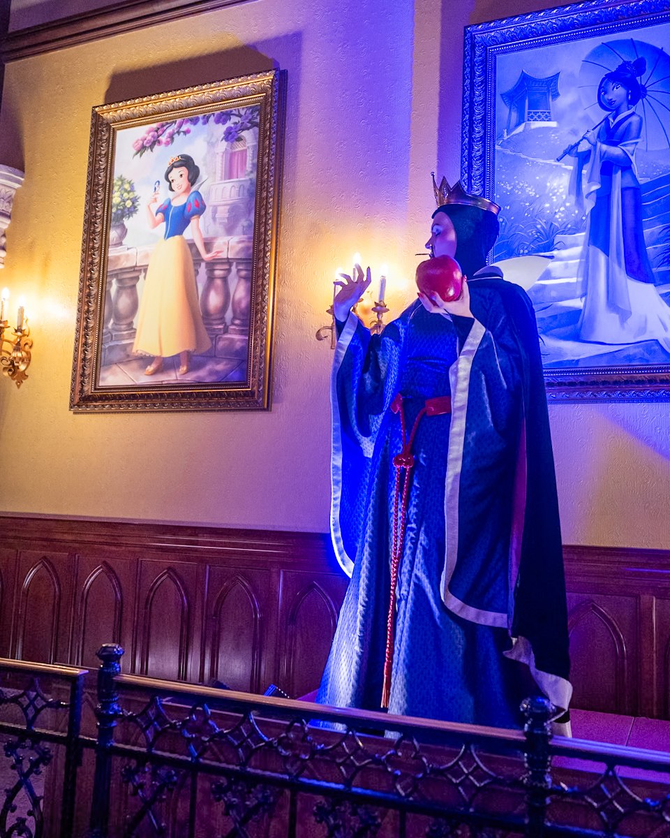 マジックキングダム・パーク「ミッキーのノット・ソー・スケアリー・ハロウィーン・パーティー」2025　マレフィセント　トリック・オア・トリート　女王