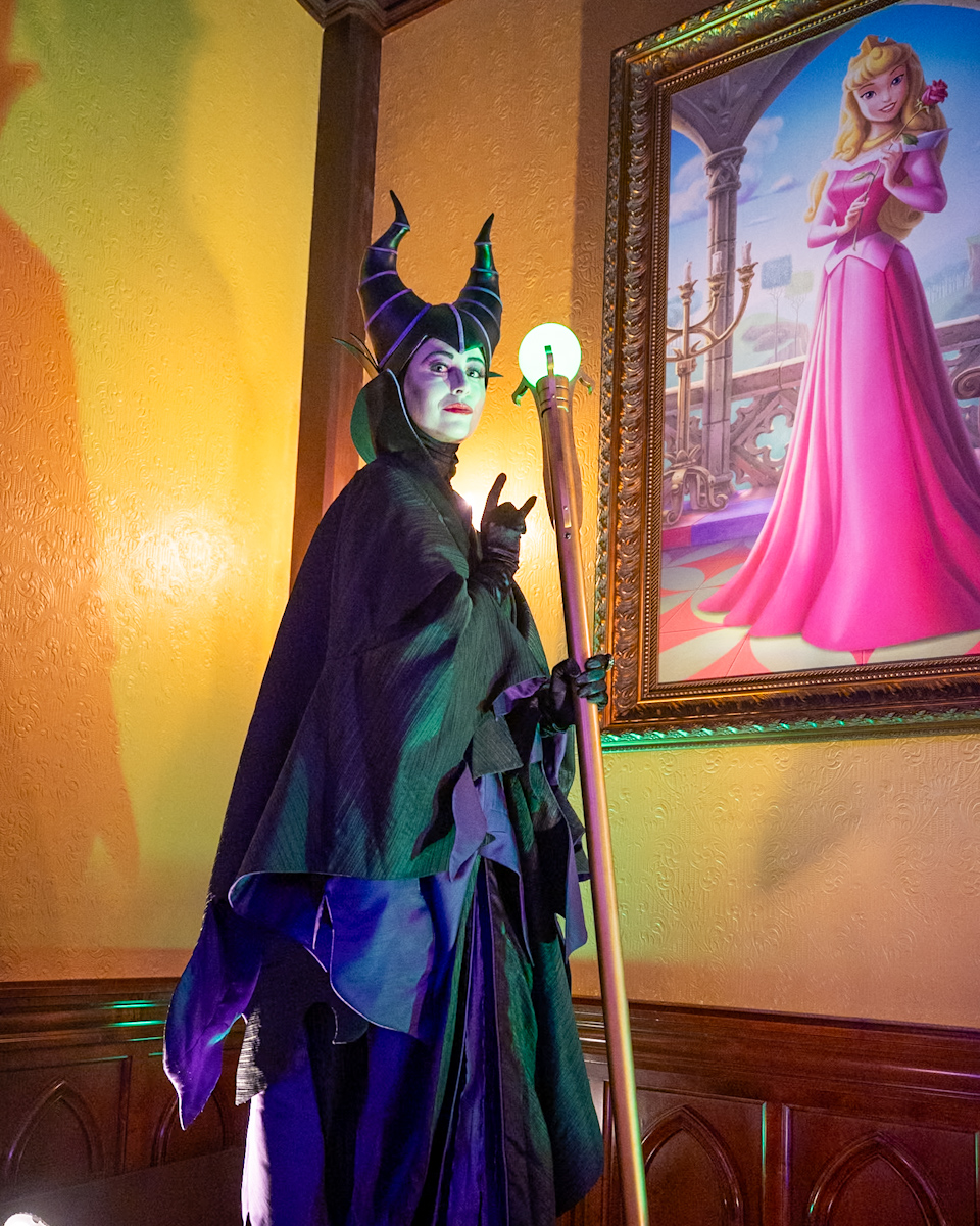 マジックキングダム・パーク「ミッキーのノット・ソー・スケアリー・ハロウィーン・パーティー」2025　マレフィセント　トリック・オア・トリート