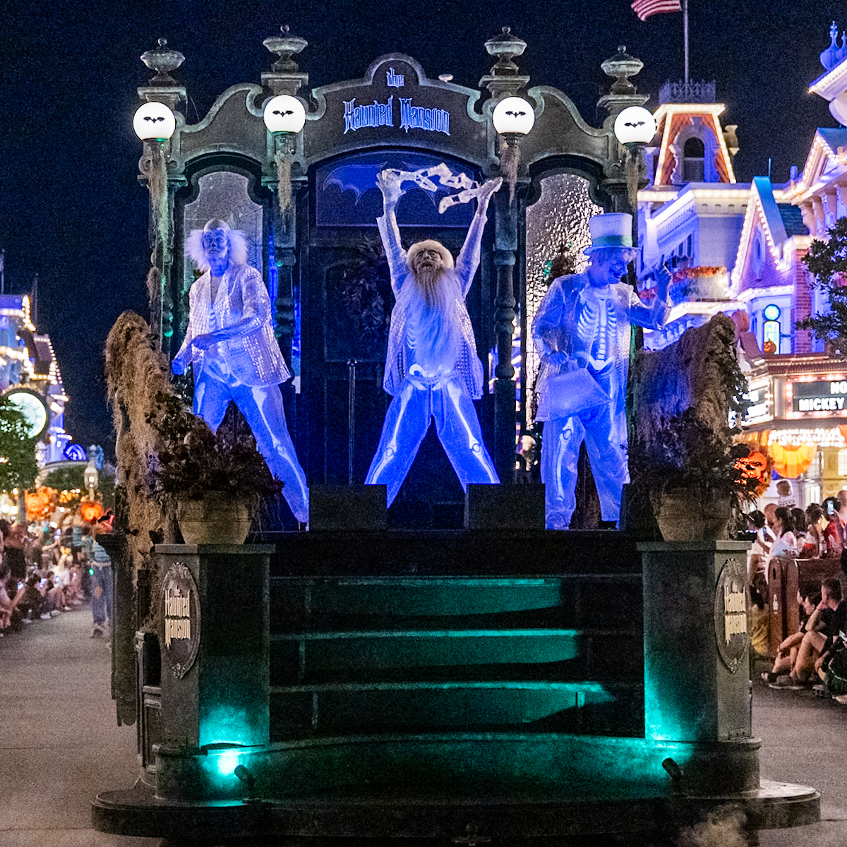 「ミッキーのブー・トゥー・ユー・ハロウィーン・パレード」　ヒッチハイキングゴースト