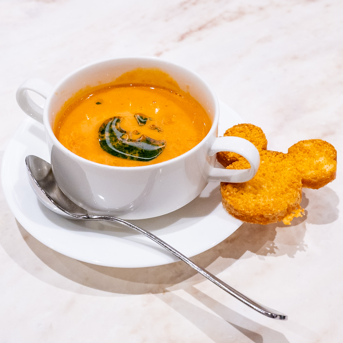 シーフードとベーコンのトマトクリームスープ