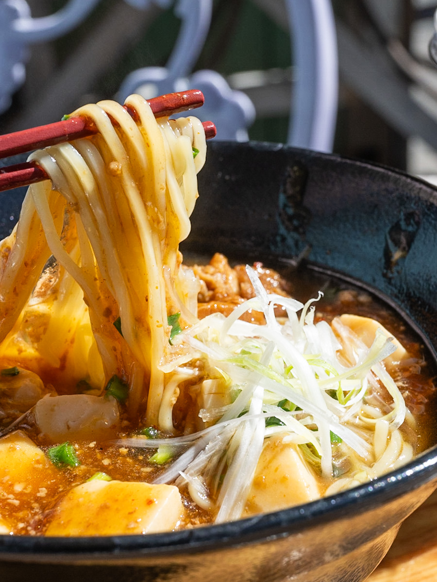 豚角煮とマーボー豆腐のあんかけ麺1
