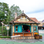 東京ディズニーランド ポップコーンワゴン（イッツ・ア・スモールワールド前　正面
