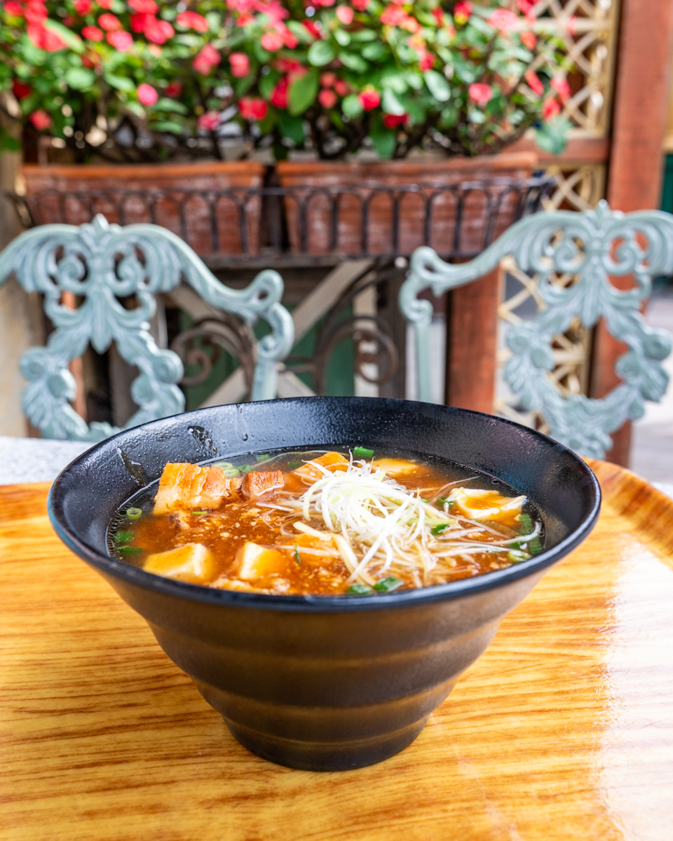 豚角煮とマーボー豆腐のあんかけ麺