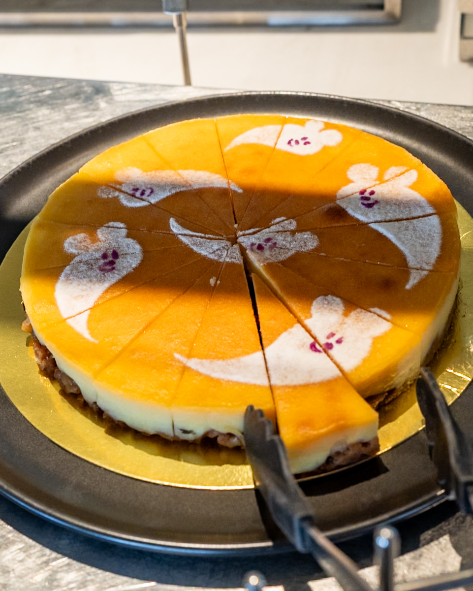 東京ディズニーシー・ホテルミラコスタ「オチェーアノ」”ディズニー・ハロウィーン2025”ブッフェ デザート チーズケーキ