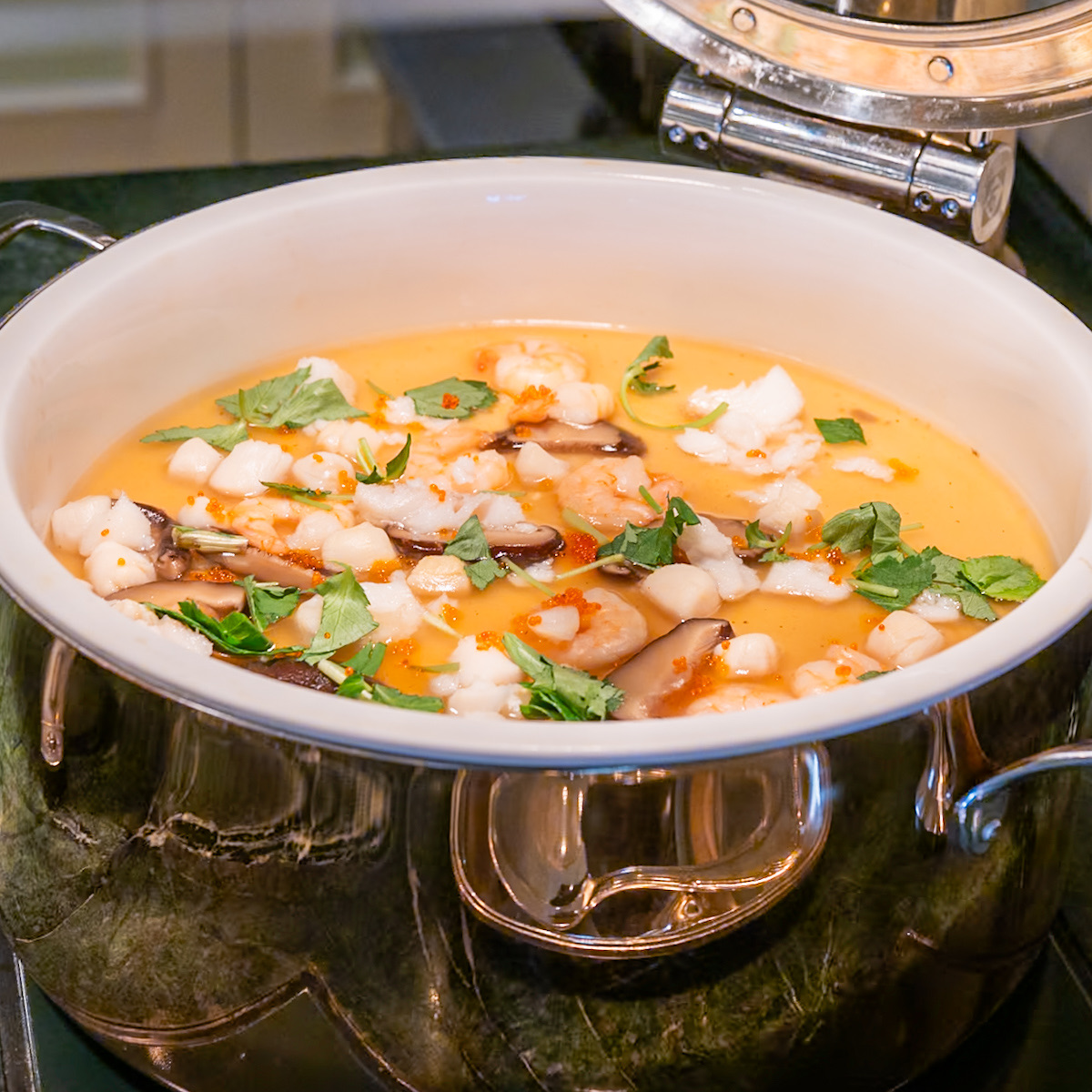 白身魚とホタテ貝のムース　ボルチーニソース