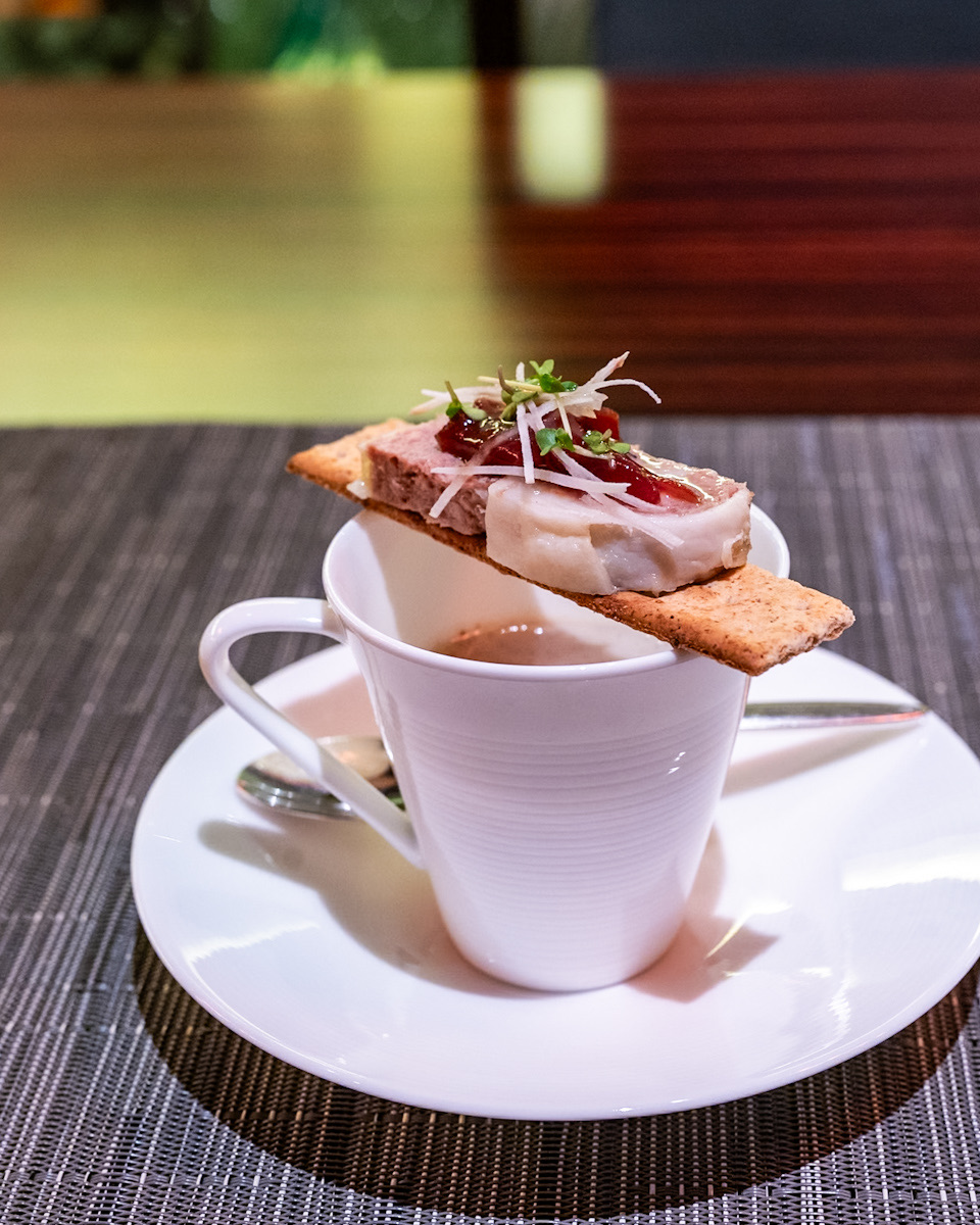 菊芋のヴルーテと豚肉パテ タマリンドと赤玉葱のチャツネ