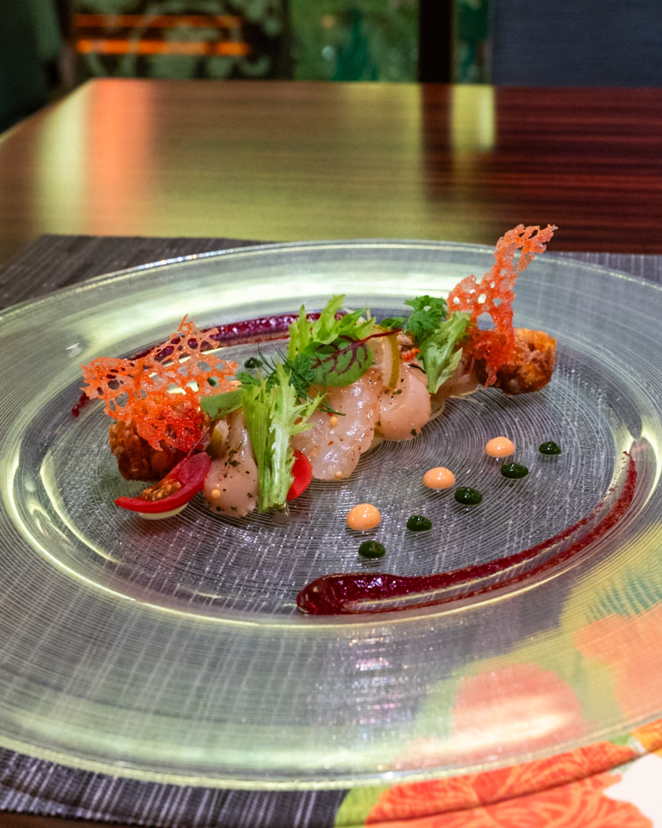 帆立貝とモザンビーク海老のマリネ 干柿と山椒ヴィネグレット