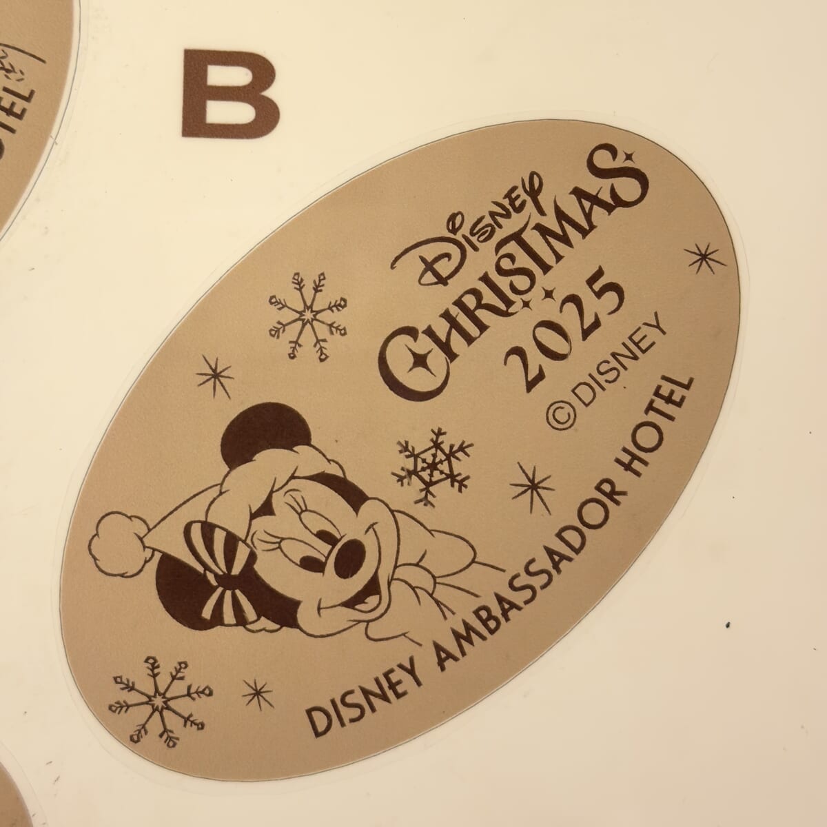 ディズニーアンバサダーホテル”ディズニー・クリスマス2025”スーベニアメダル　ミニー 