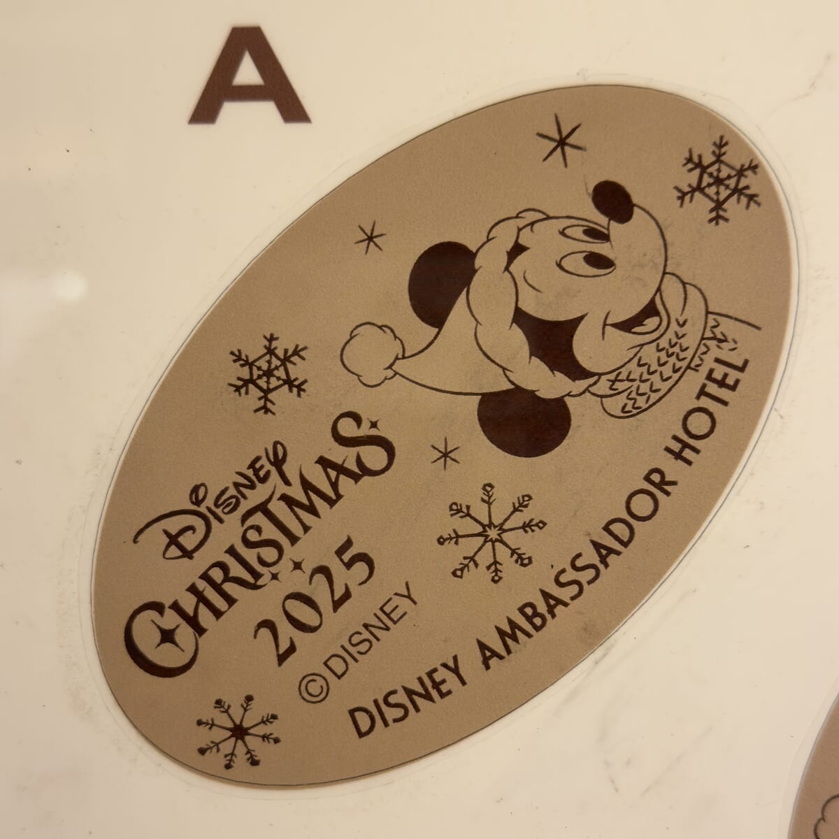 ディズニーアンバサダーホテル”ディズニー・クリスマス2025”スーベニアメダル　ミッキー