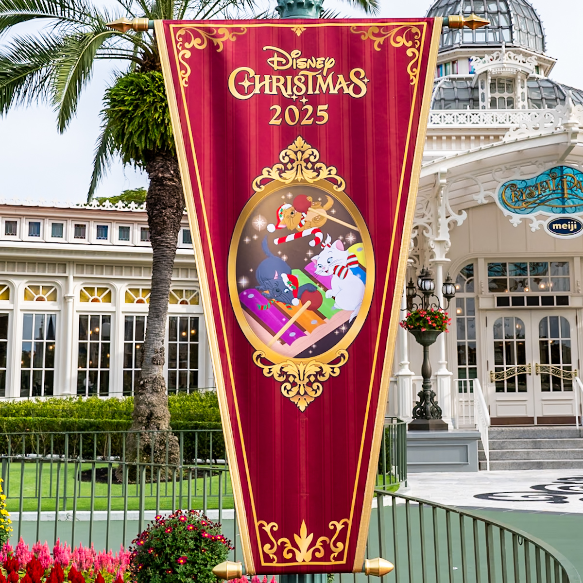 東京ディズニーランド“ディズニー・クリスマス2025”パレード「トイズ・ワンダラス・クリスマス!」マリー、ベルリオーズ、トゥルーズバナー