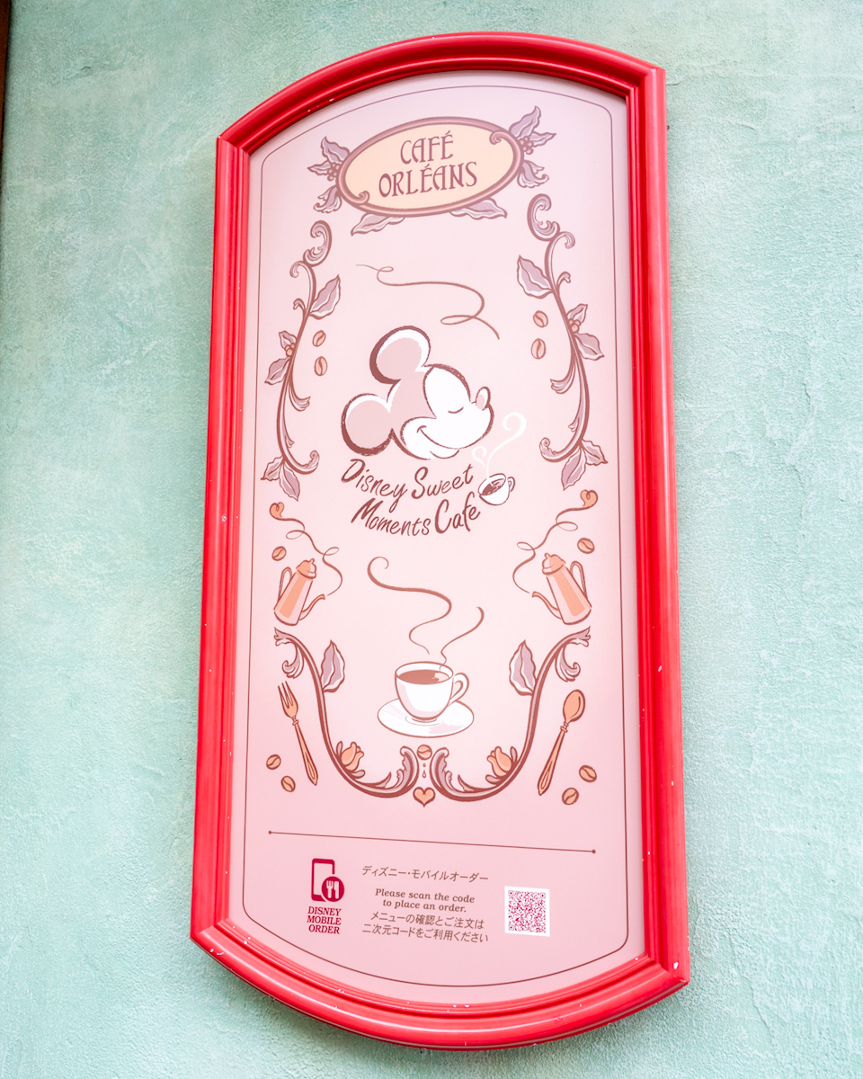東京ディズニーランド「ディズニー・スウィートモーメント・カフェ」カフェ・オーリンズ”カフェ＆スウィーツセット”　看板