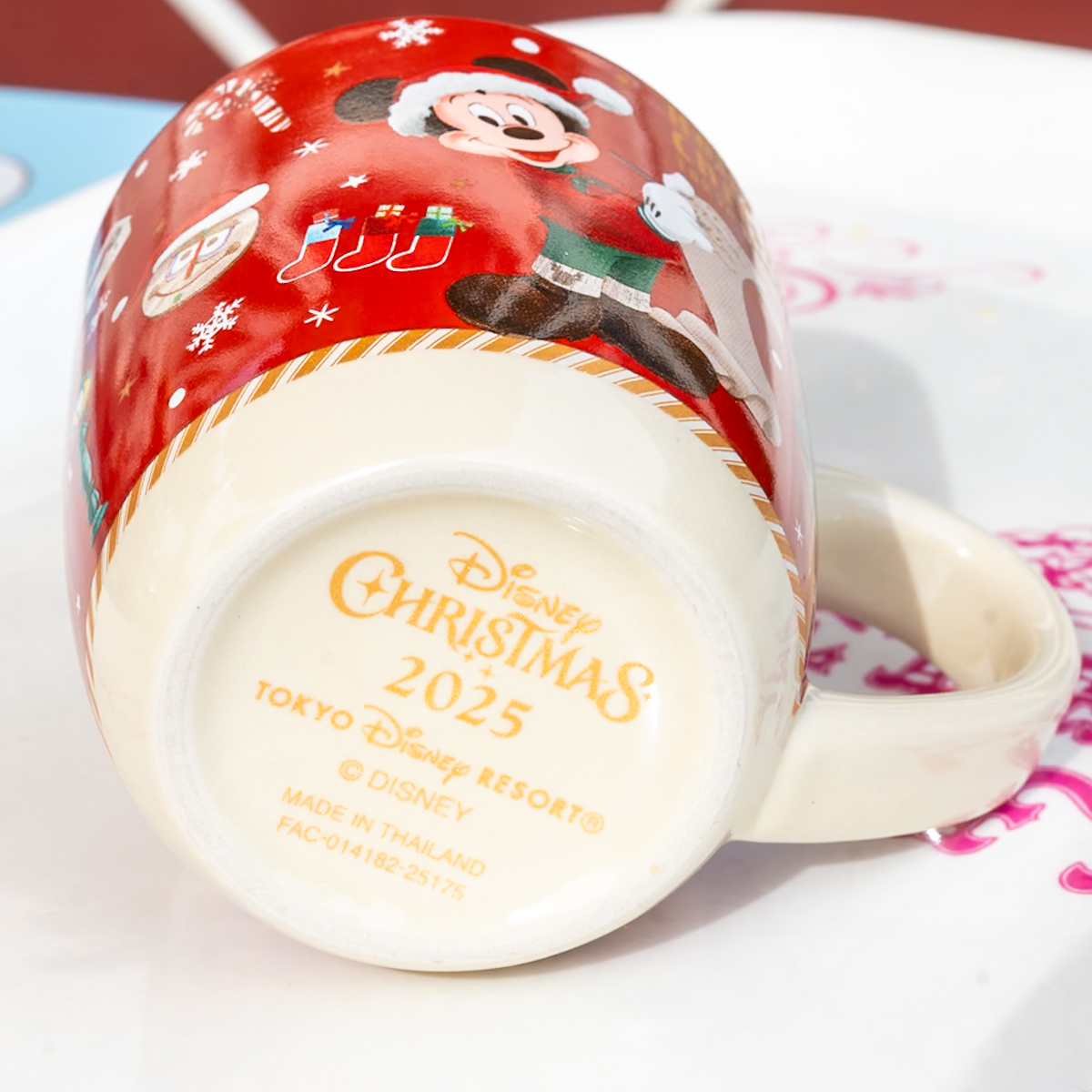 東京ディズニーリゾート“ディズニー・クリスマス2025”ストロベリーケーキカップ、スーベニアカップ付き　底面