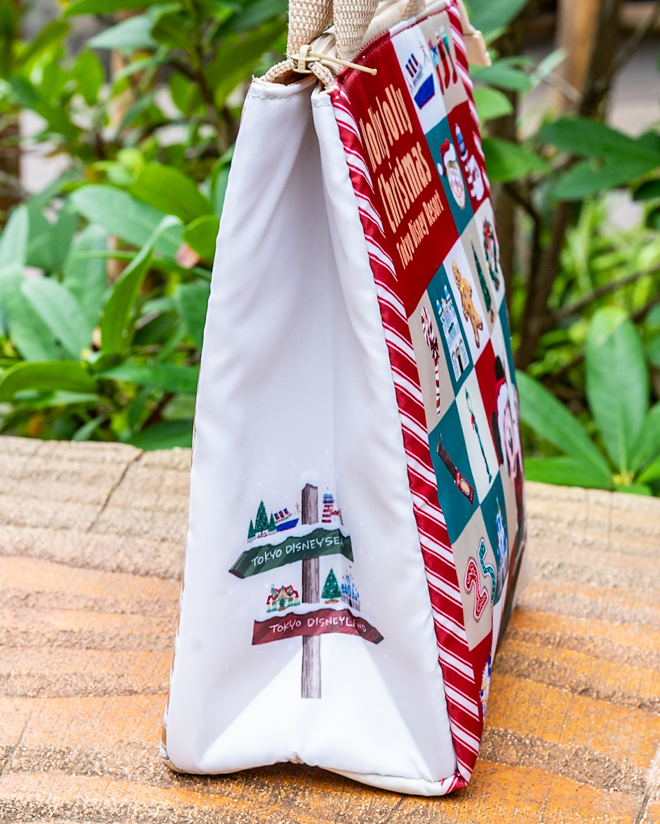 東京ディズニーリゾート“ディズニー・クリスマス2025”スーベニアランチケース(ミッキー&フレンズ)サイド1