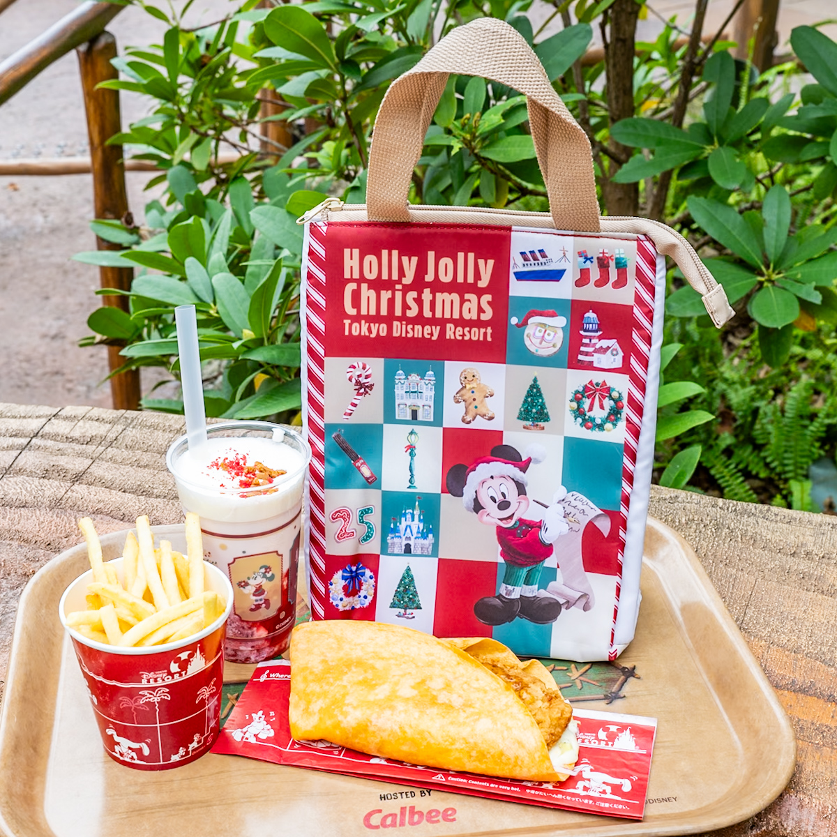 東京ディズニーリゾート“ディズニー・クリスマス2025”スーベニアランチケース（ミッキー＆フレンズ）お土産