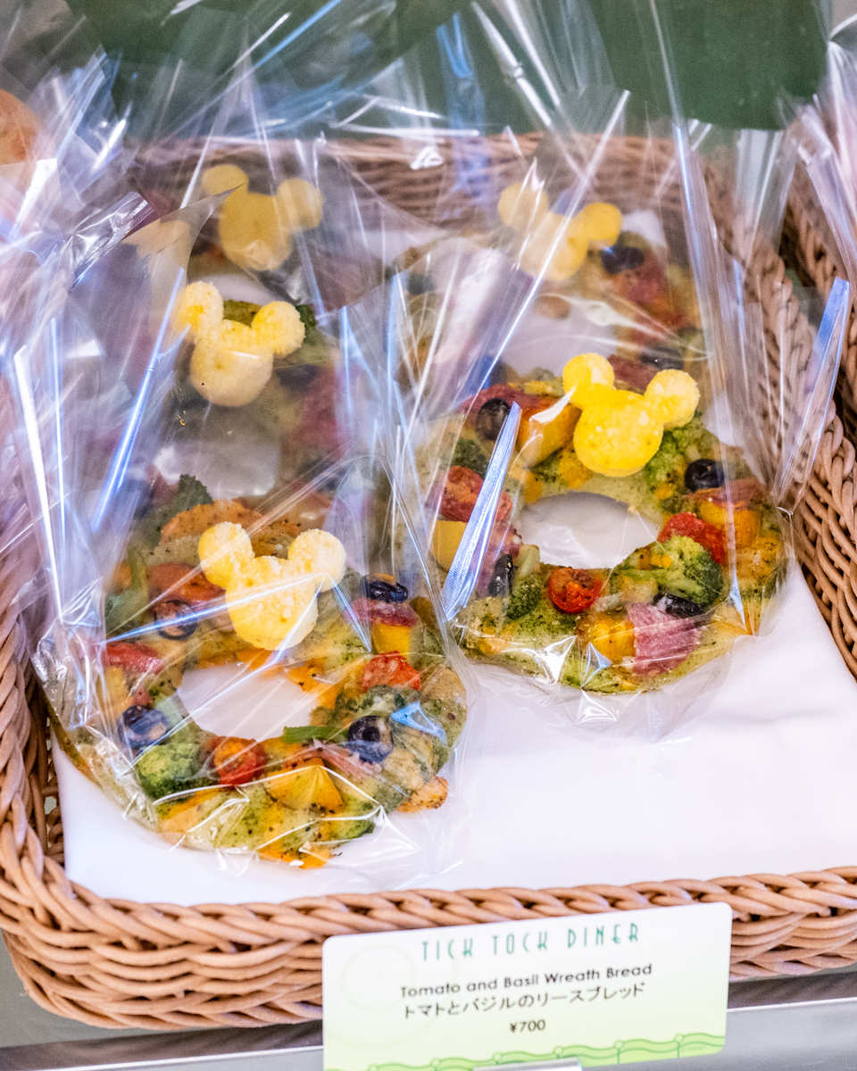 トマトとバジルのリースブレッド