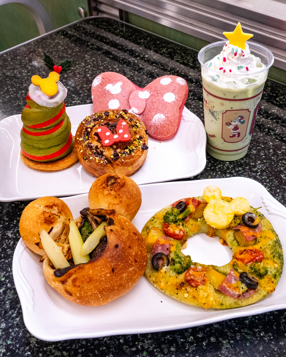 ディズニーアンバサダーホテル「チックタック・ダイナー」“ディズニー・クリスマス2025”メニュー　季節のブレッド