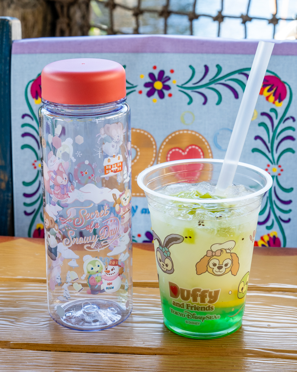 東京ディズニーシー「ダッフィー&フレンズのシークレット・オブ・スノーウィーデイ」スーベニアドリンクボトル1