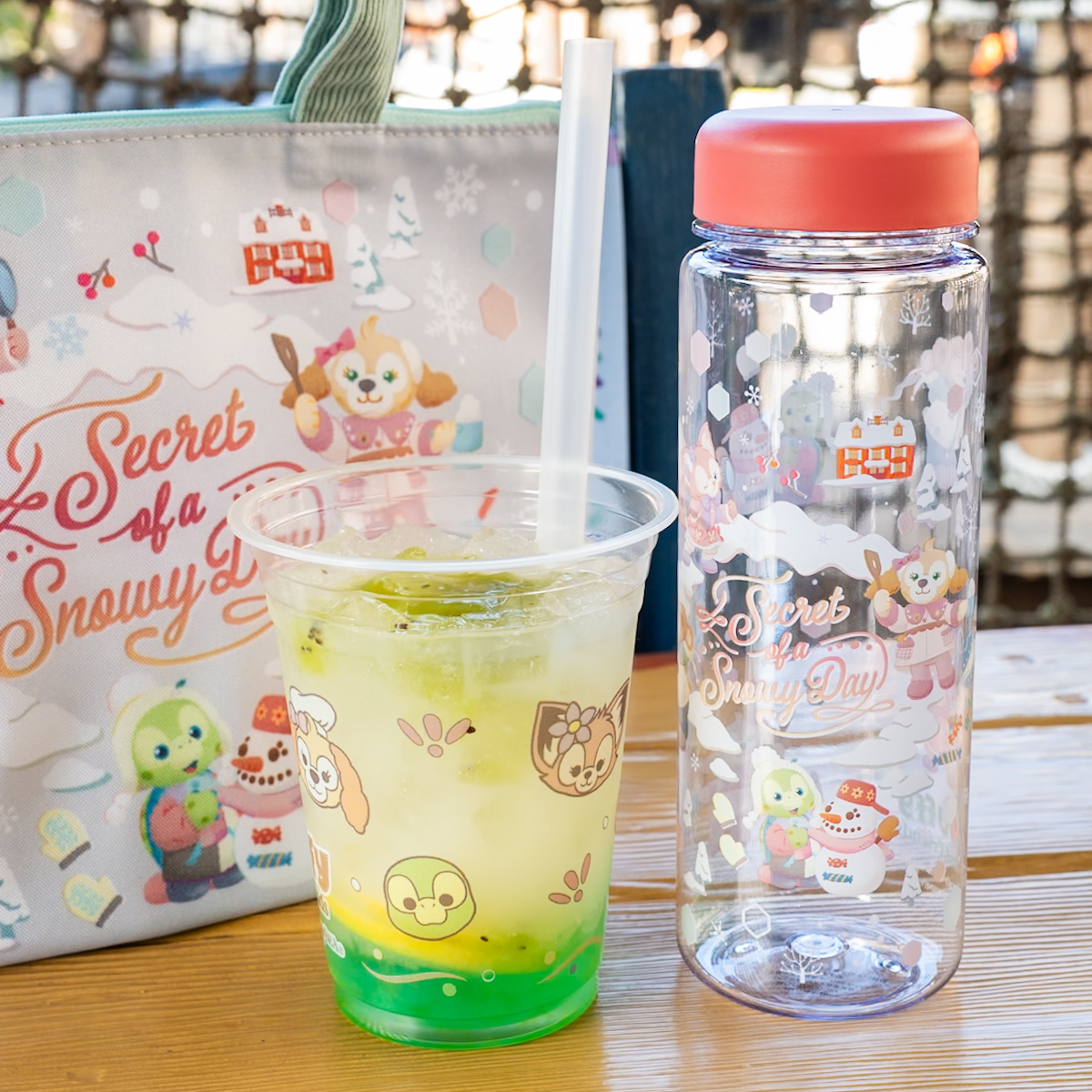 東京ディズニーシー「ダッフィー&フレンズのシークレット・オブ・スノーウィーデイ」スペシャルドリンク（乳酸菌飲料、レモン、キウイ、アップルシロップ）1