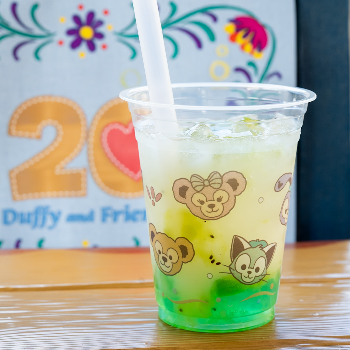 東京ディズニーシー「ダッフィー&フレンズのシークレット・オブ・スノーウィーデイ」スペシャルドリンク（乳酸菌飲料、レモン、キウイ、アップルシロップ）2