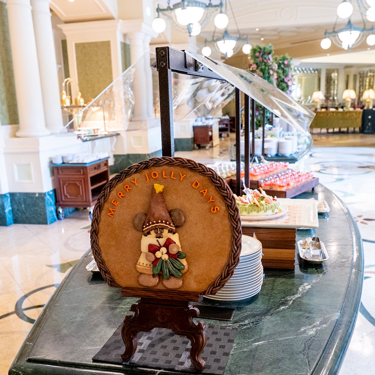 東京ディズニーランドホテル「シャーウッドガーデン・レストラン」”ディズニー・クリスマス2025”スペシャルブッフェ　リルリンリンパンデコレーション