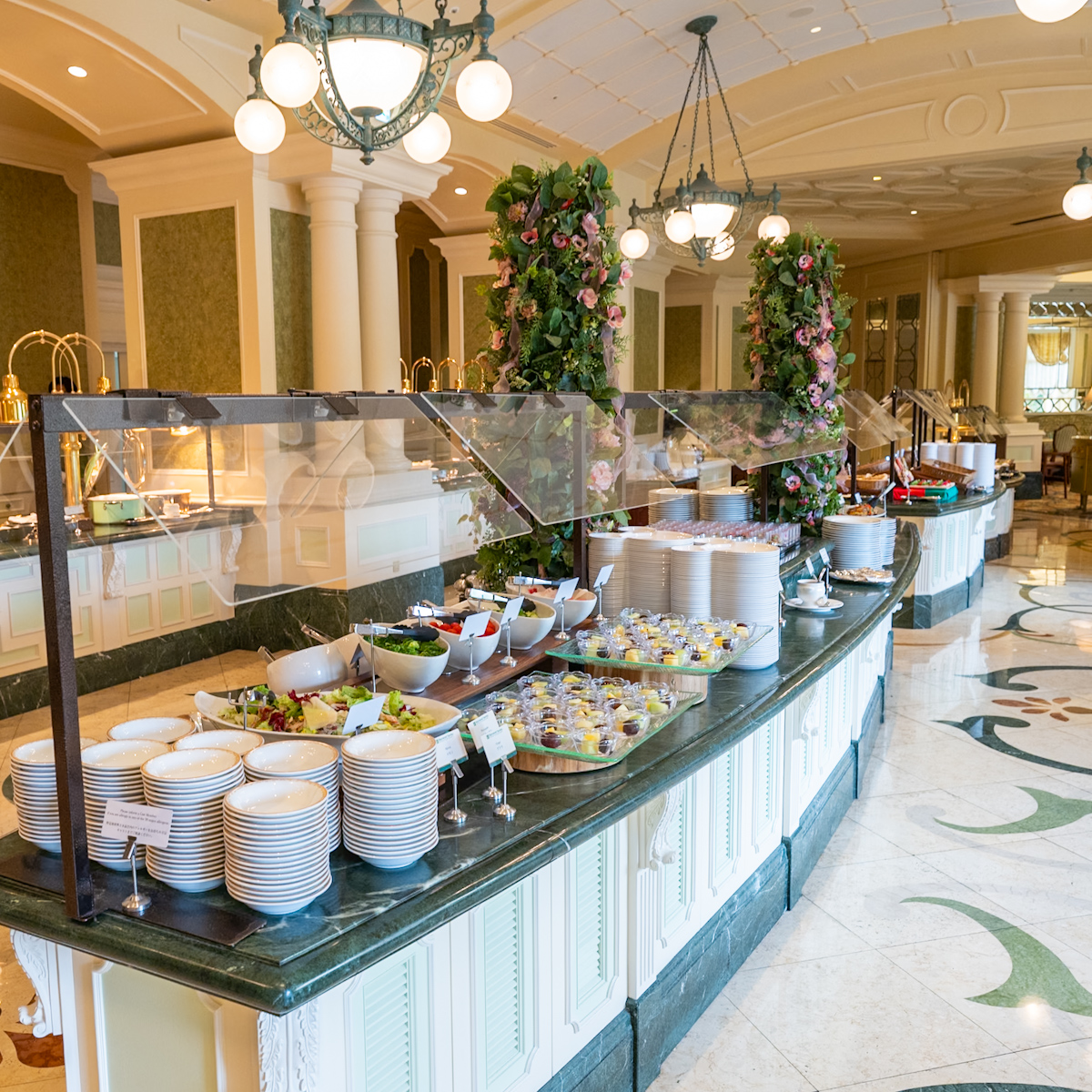 東京ディズニーランドホテル「シャーウッドガーデン・レストラン」”ディズニー・クリスマス2025”スペシャルブッフェ　内観